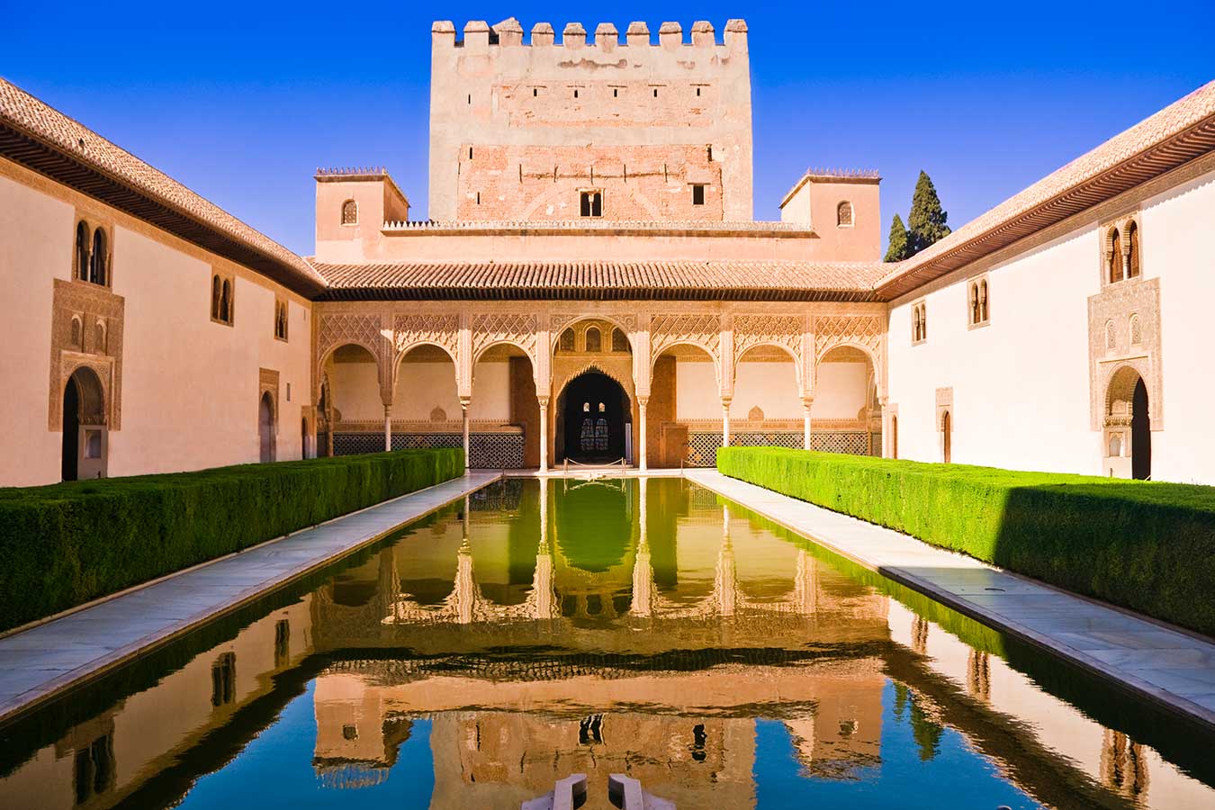 Alhambra - på billedet den berømte myrtelhave